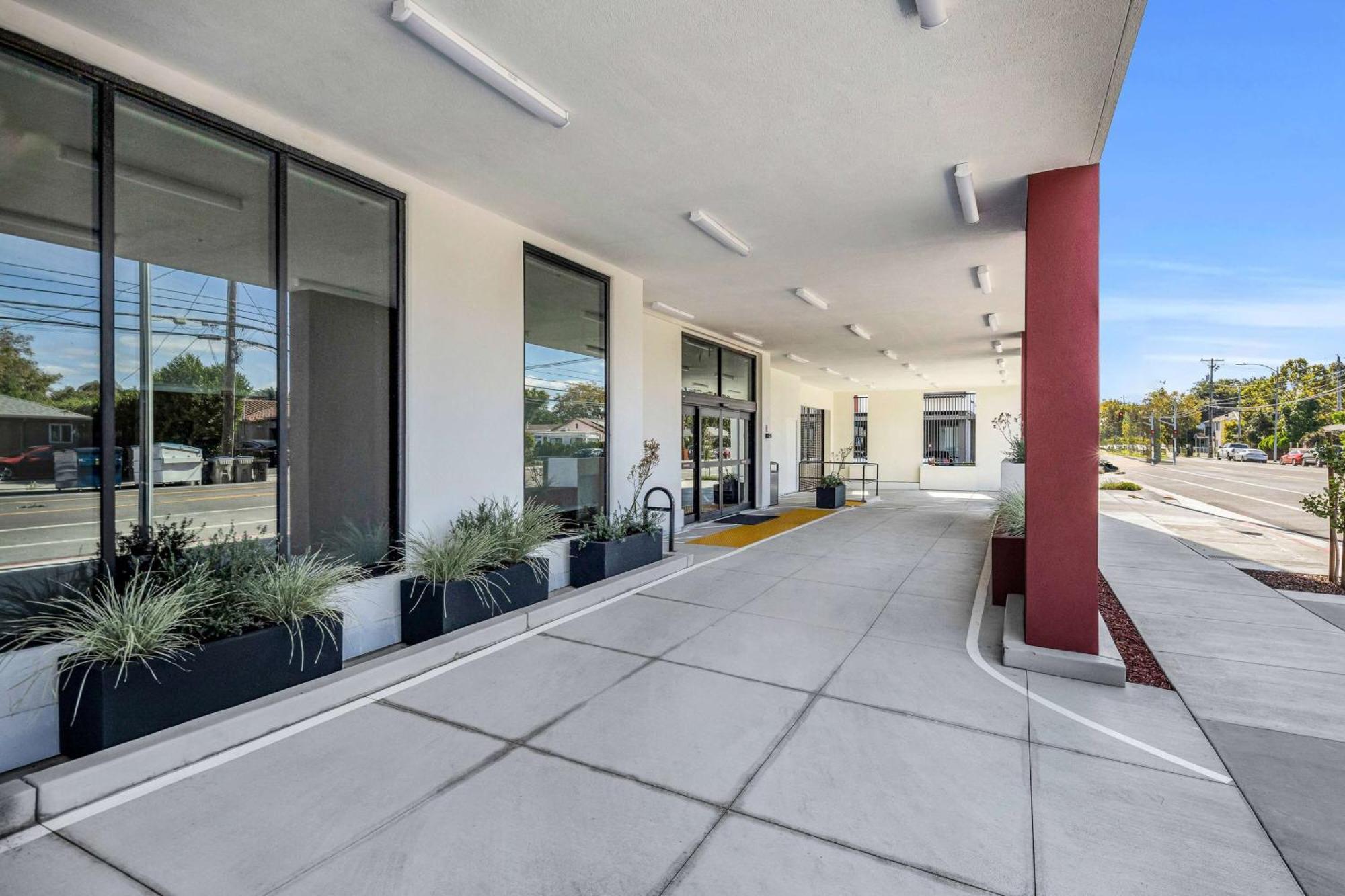 La Quinta Inn & Suites By Wyndham San Jose Silicon Valley Exterior photo